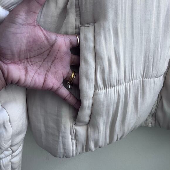 Abercrombie & Fitch Cream Puffer Jacket Soft Outdoor Women's Coat Size XL - Picture 5 of 8